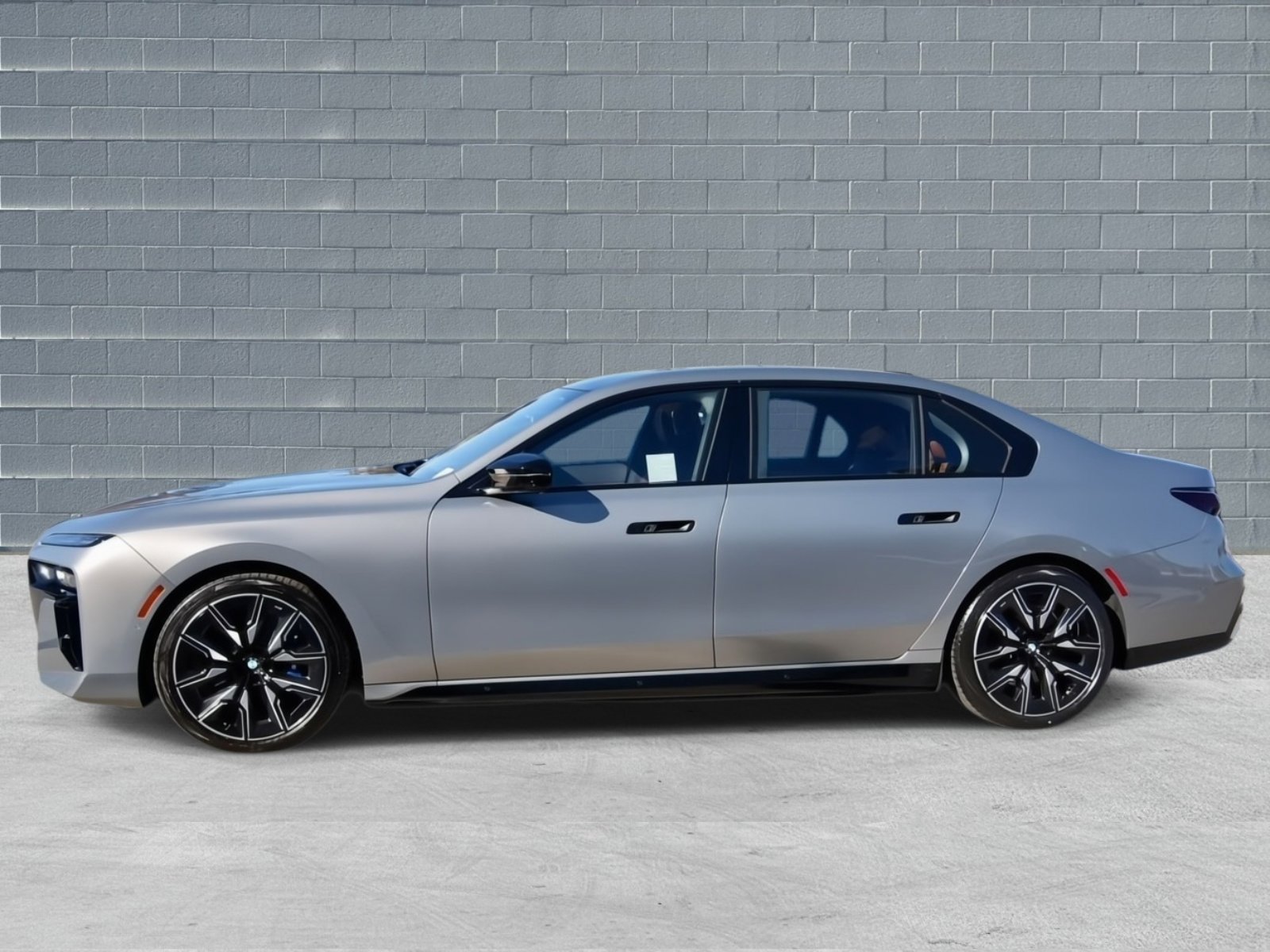 Certified 2024 BMW i7 M70 image 4