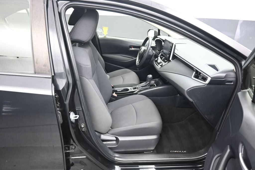 Used 2021 Toyota Corolla LE w/ Carpet Mat Package (TMS) FWD image 39