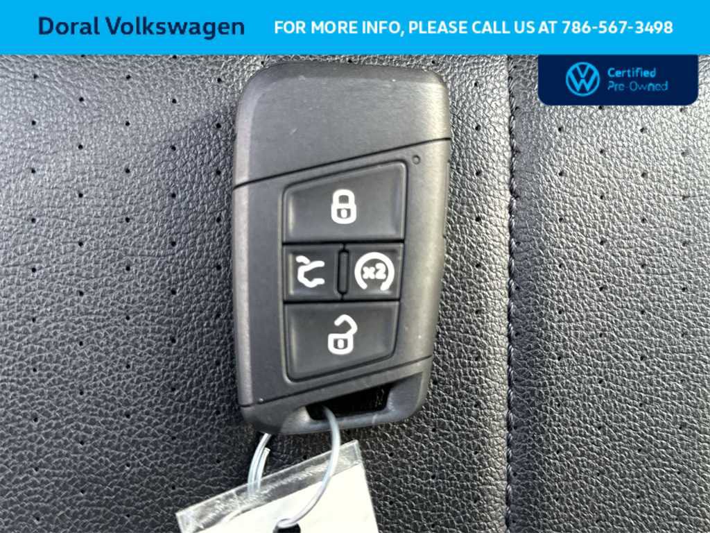 Certified 2024 Volkswagen Tiguan SE R-Line image 28
