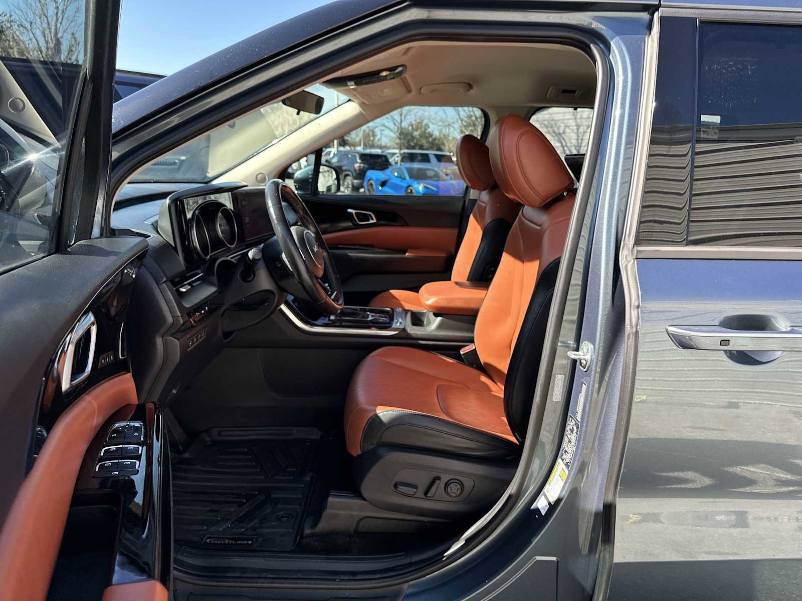 Used 2022 Kia Carnival SX image 2