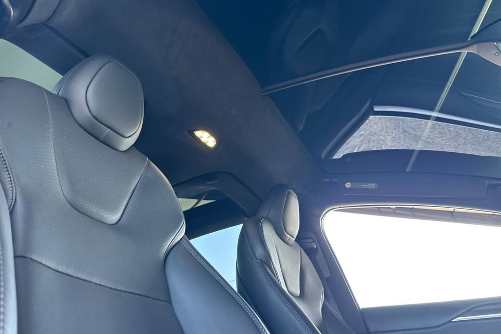 Used 2024 Tesla Model X image 15