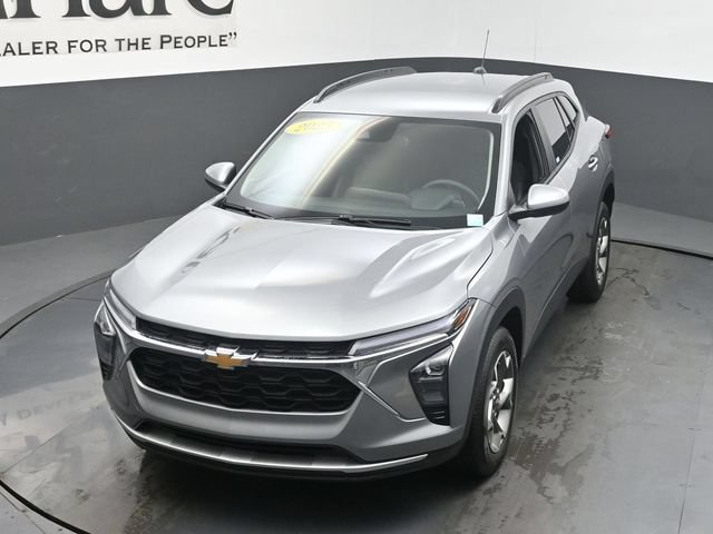 Used 2025 Chevrolet Trax LT FWD image 50