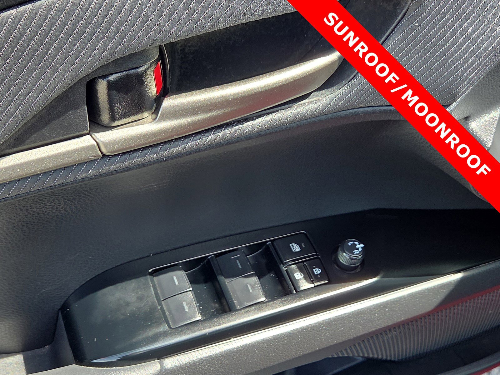 Used 2025 Toyota Camry SE w/ Convenience Package image 13