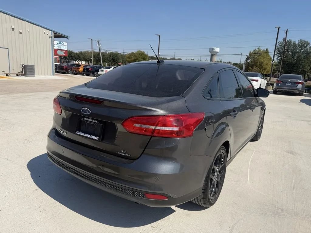 Used 2016 Ford Focus SE w/ Equipment Group 201A FWD image 7