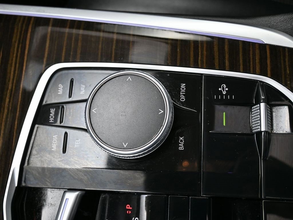 Used 2023 BMW X7 xDrive40i image 32