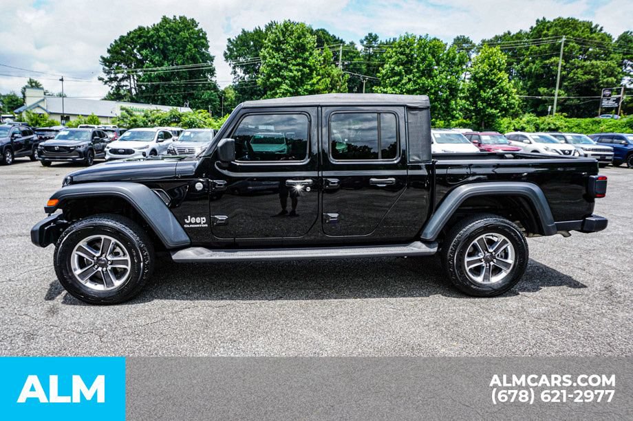 Used 2022 Jeep Gladiator Overland w/ LED Lighting Group AWD/4WD image 6