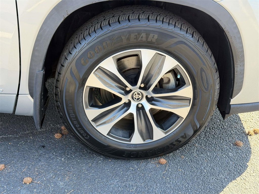 Certified 2021 Toyota Highlander XLE image 25