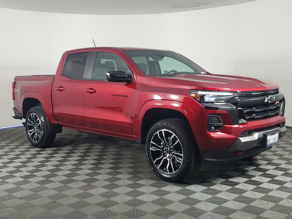 Used 2024 Chevrolet Colorado Z71 w/ LPO, Dark Essentials Package image 2