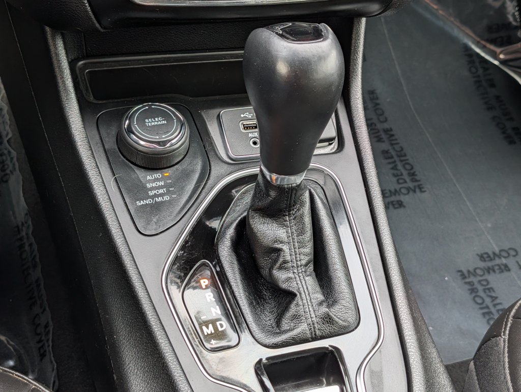 Used 2021 Jeep Cherokee Latitude Plus AWD/4WD image 20