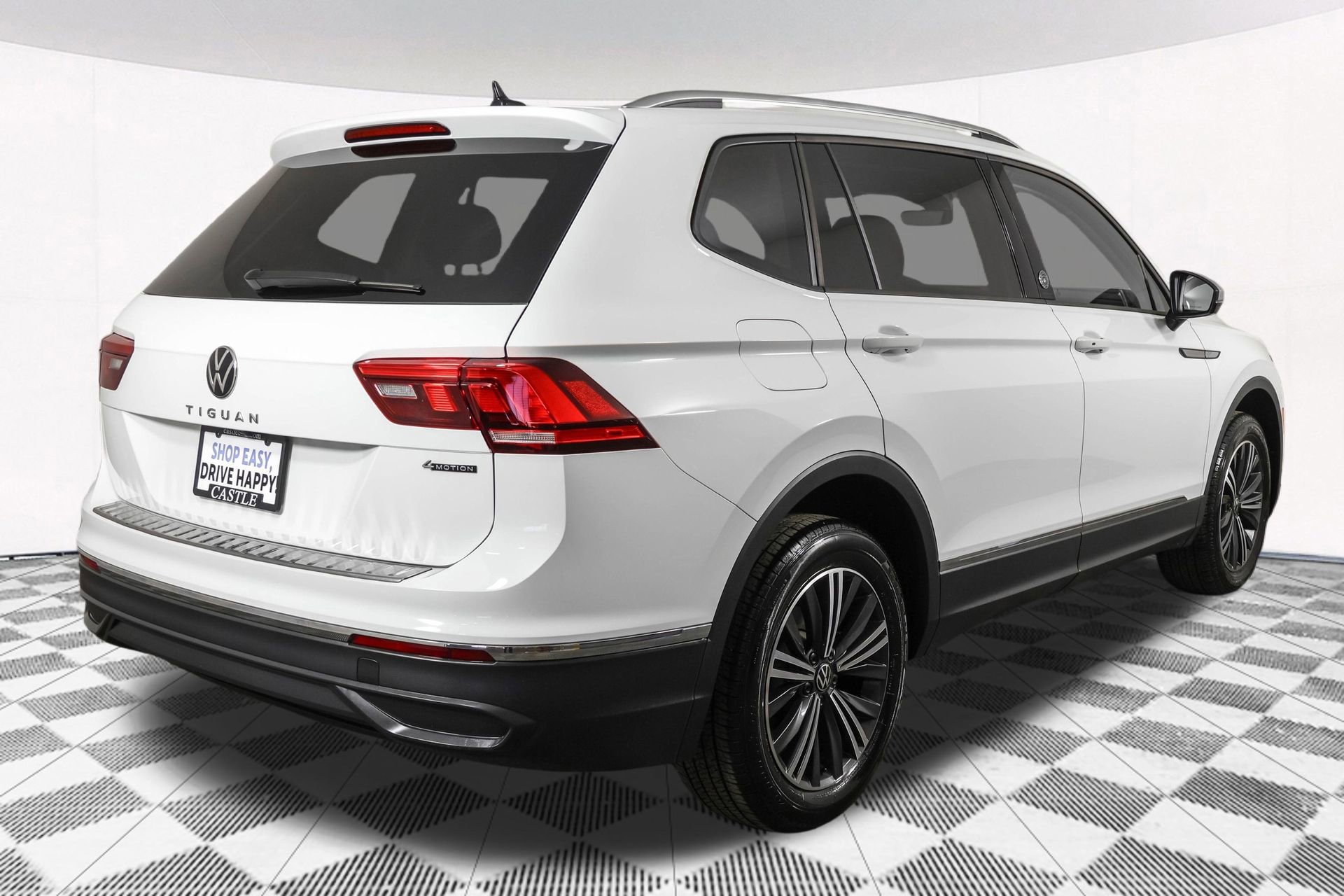 Used 2024 Volkswagen Tiguan Wolfsburg Edition image 15
