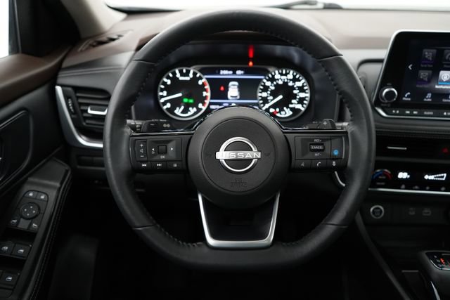 Used 2023 Nissan Rogue SV w/ SV Premium B Package image 16