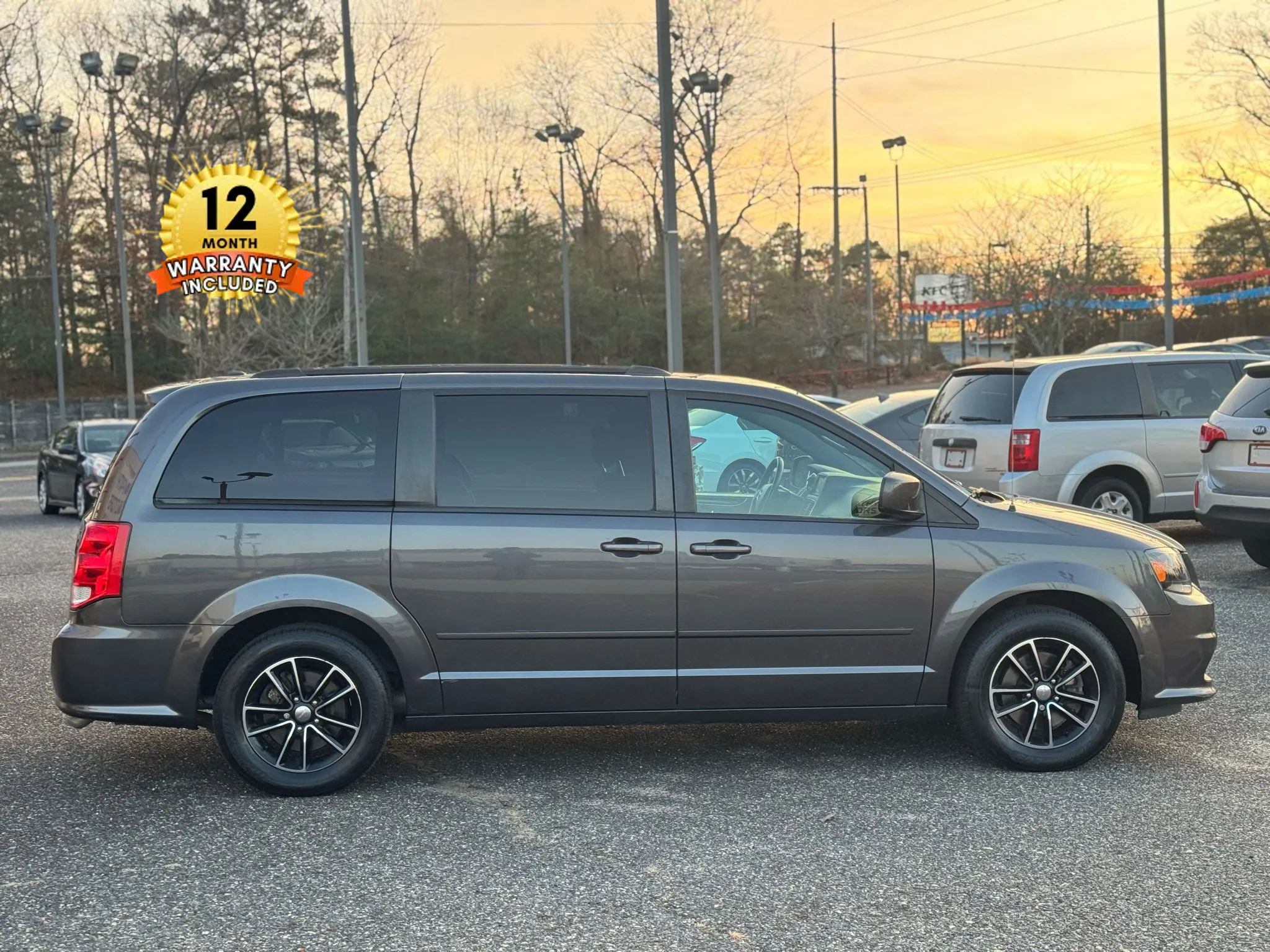 Used 2017 Dodge Grand Caravan SE image 6