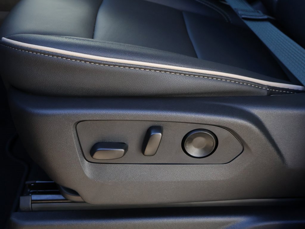 New 2025 GMC Yukon Elevation image 48