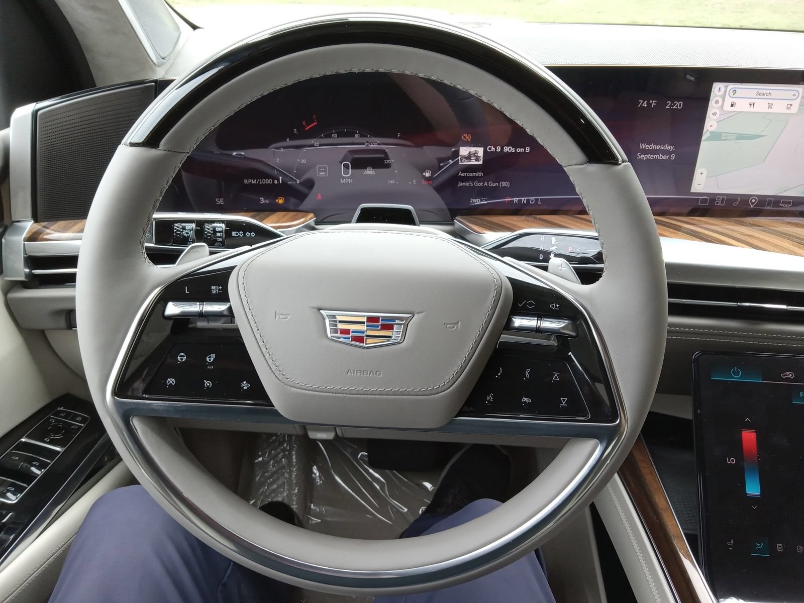 New 2026 Cadillac Escalade ESV Platinum Sport w/ LPO, ONYX Package AWD/4WD image 13