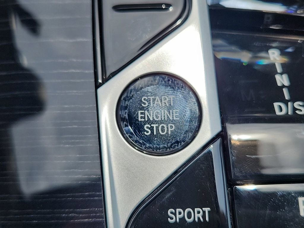 Used 2025 BMW X7 M60i image 33