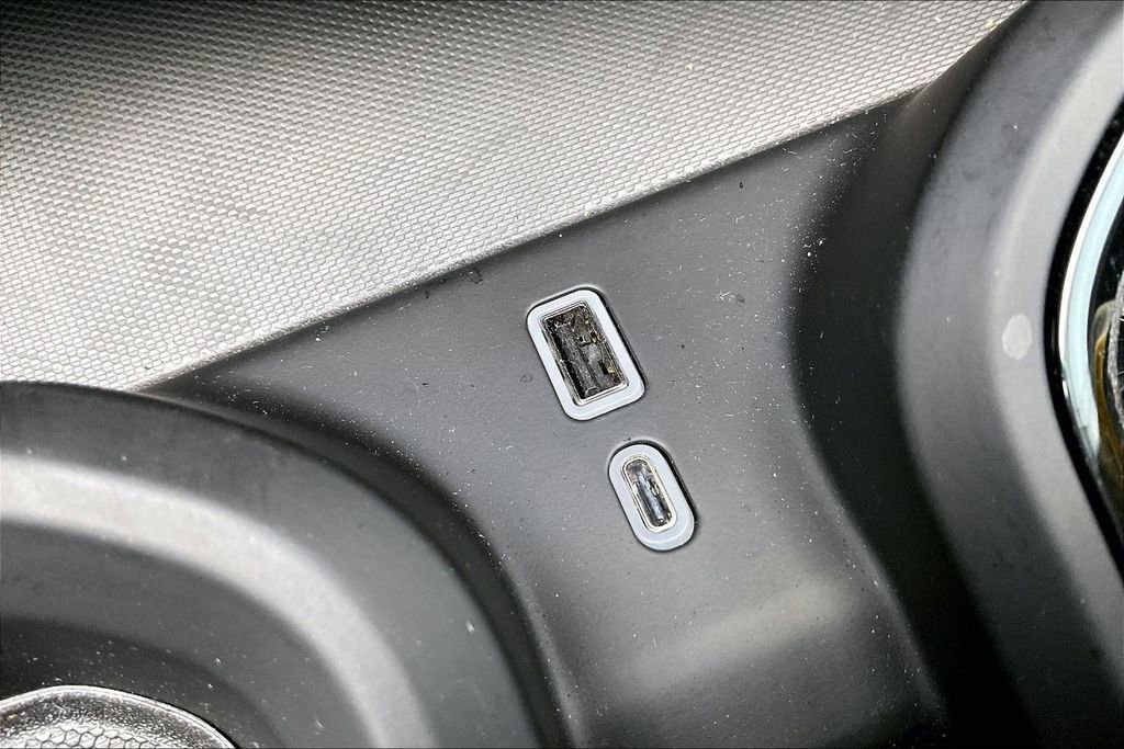 Used 2025 GMC Sierra 3500 AT4 w/ AT4 Premium Plus Package image 19