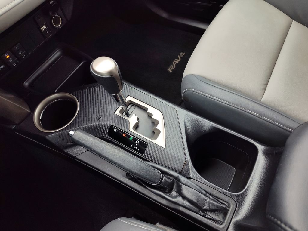 Used 2015 Toyota RAV4 Limited image 27