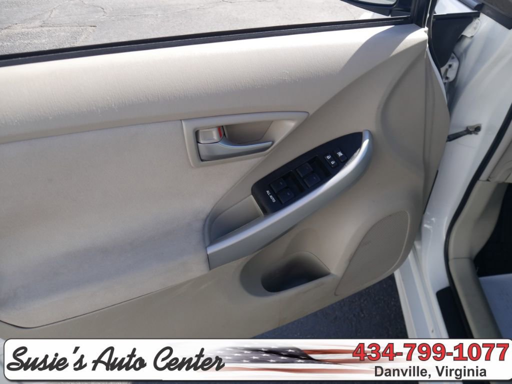 Used 2014 Toyota Prius Two FWD image 15