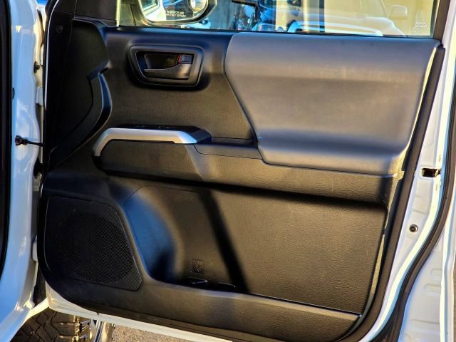 Used 2016 Toyota Tacoma SR5 AWD/4WD image 28