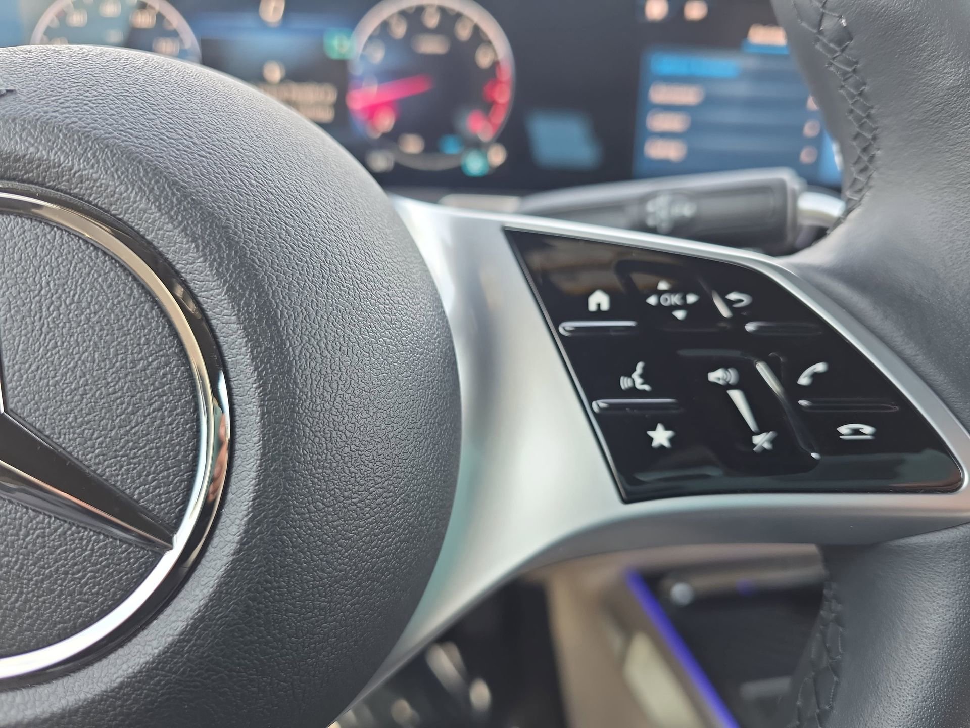 Certified 2025 Mercedes-Benz GLB 250 image 18