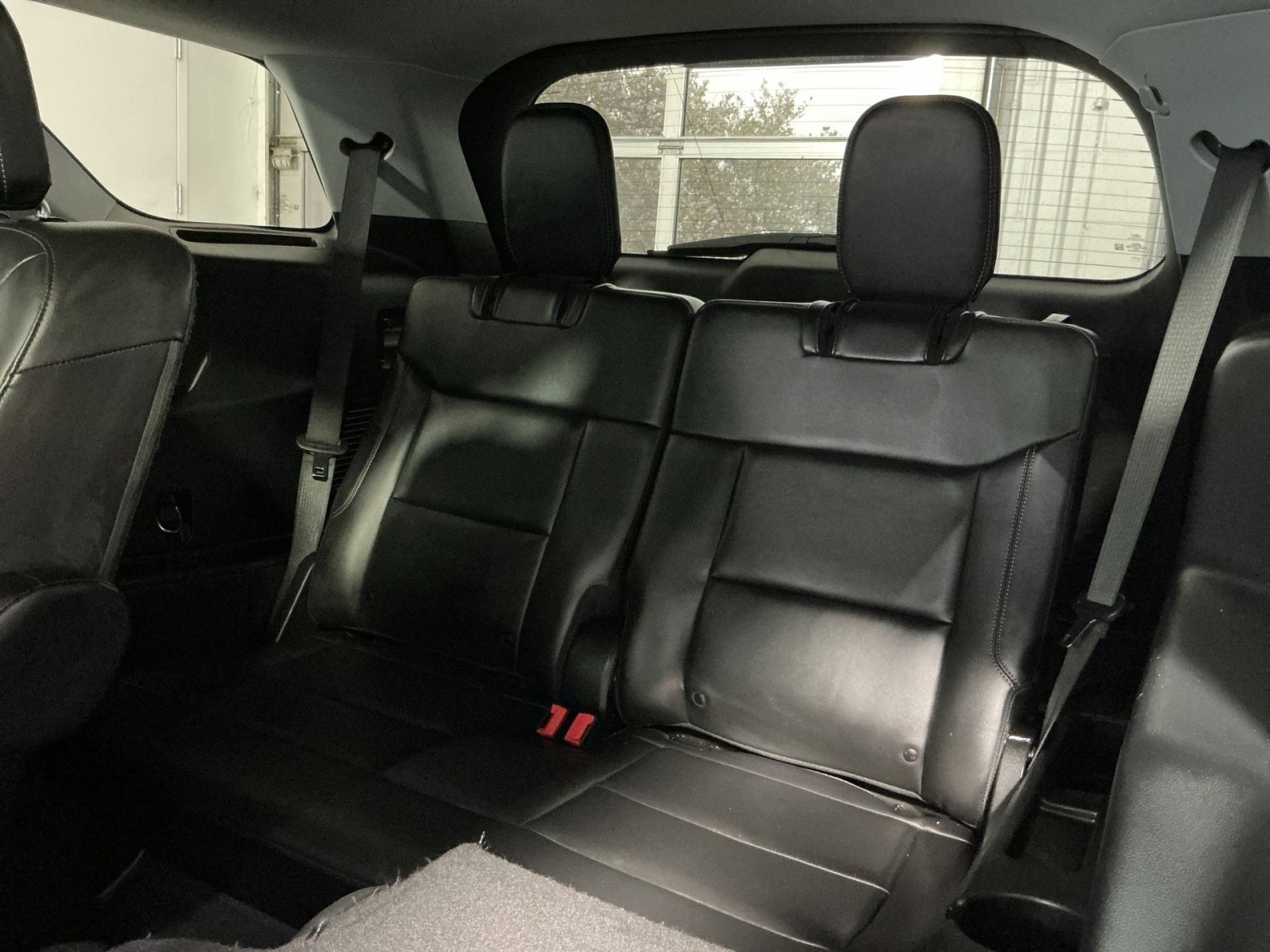 Used 2022 Ford Explorer XLT w/ Equipment Group 202A AWD/4WD image 26
