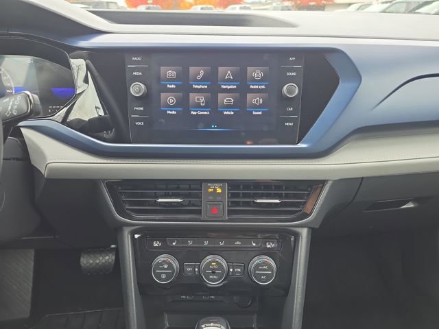 Used 2024 Volkswagen Taos SE image 23
