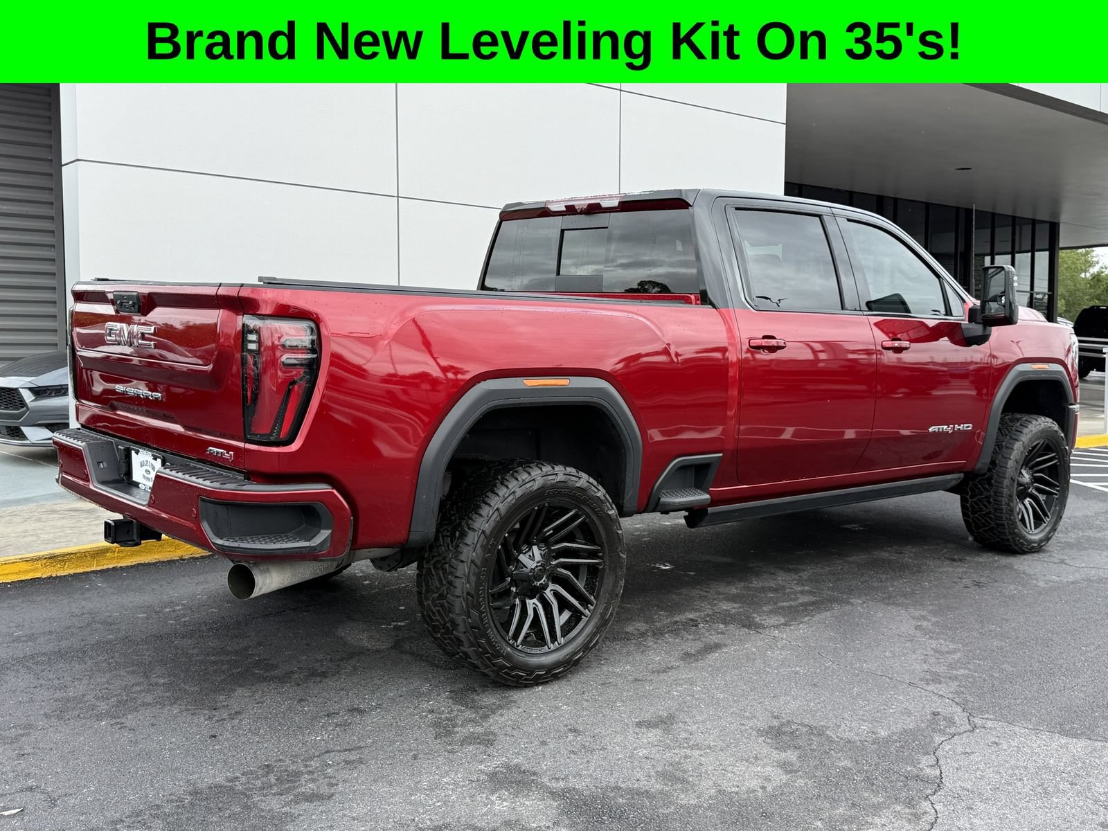 Used 2025 GMC Sierra 2500 AT4 w/ AT4 Premium Plus Package AWD/4WD image 5