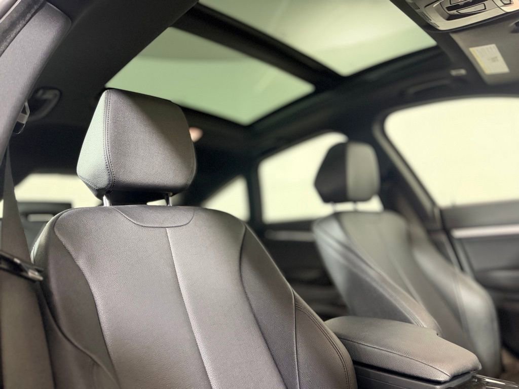 Used 2019 BMW 330i Gran Turismo xDrive image 12