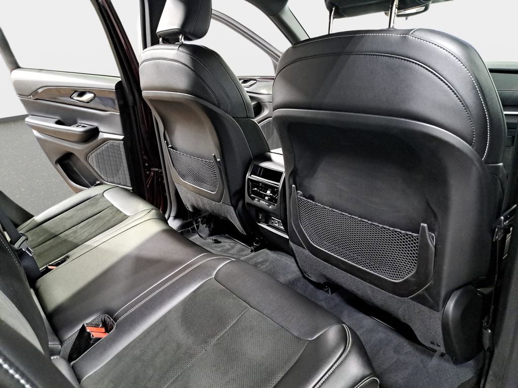 Used 2023 Jeep Grand Cherokee Altitude image 11