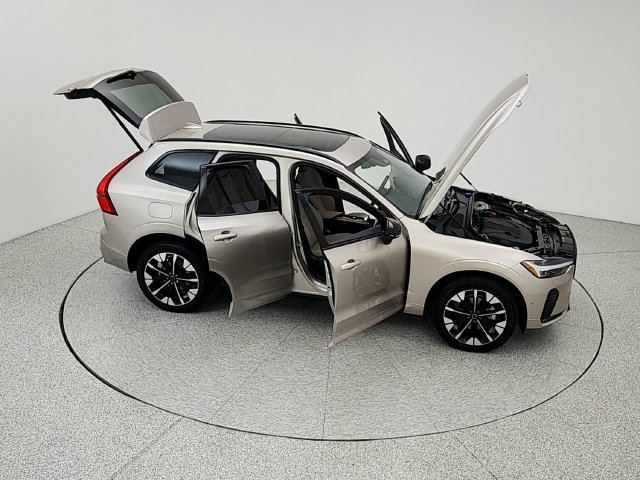 Certified 2026 Volvo XC60 B5 Plus AWD/4WD image 40