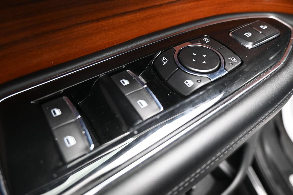 Used 2018 Lincoln Navigator Select w/ Technology Package AWD/4WD image 11