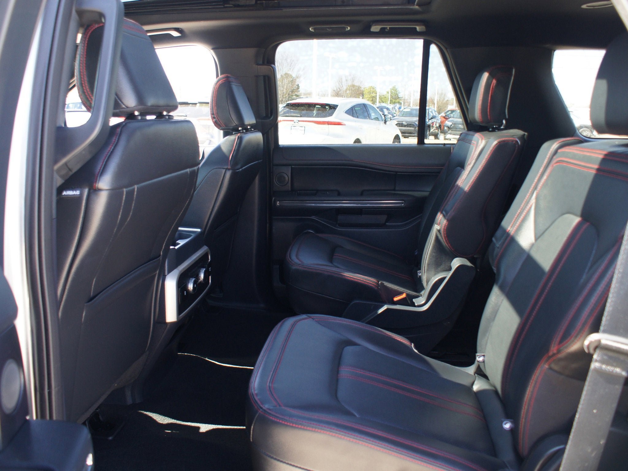 Used 2024 Ford Expedition Limited image 16