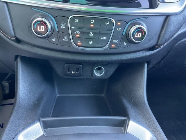 Used 2019 Chevrolet Traverse LT FWD image 31