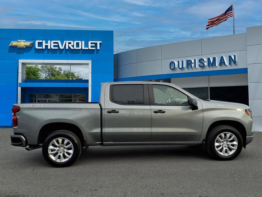 Used 2024 Chevrolet Silverado 1500 Custom image 2