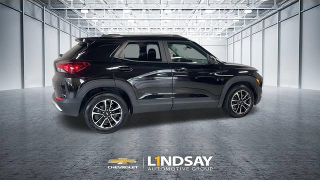 Used 2025 Chevrolet TrailBlazer LT FWD image 2