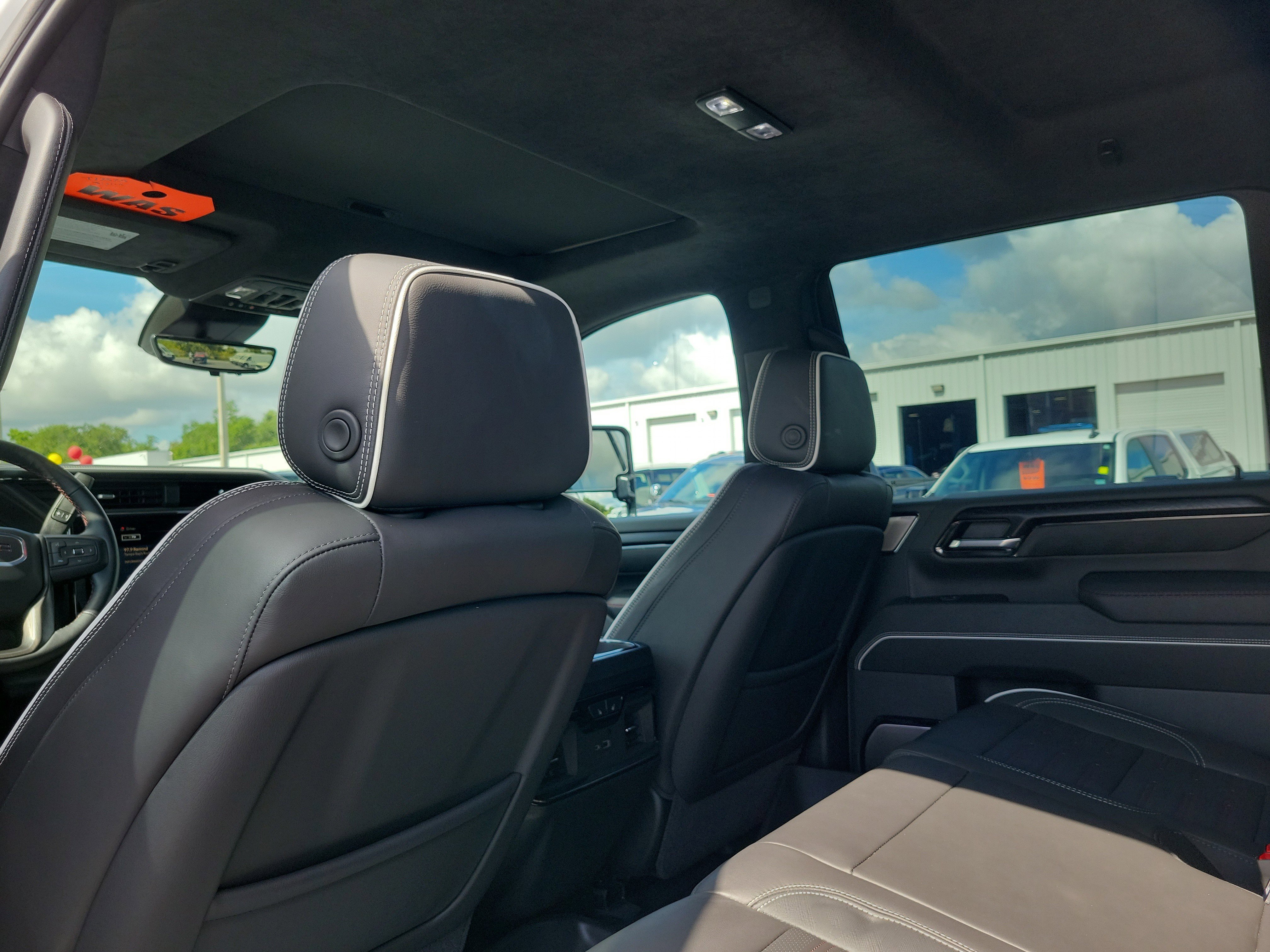 Used 2025 GMC Sierra 2500 AT4X AWD/4WD image 14