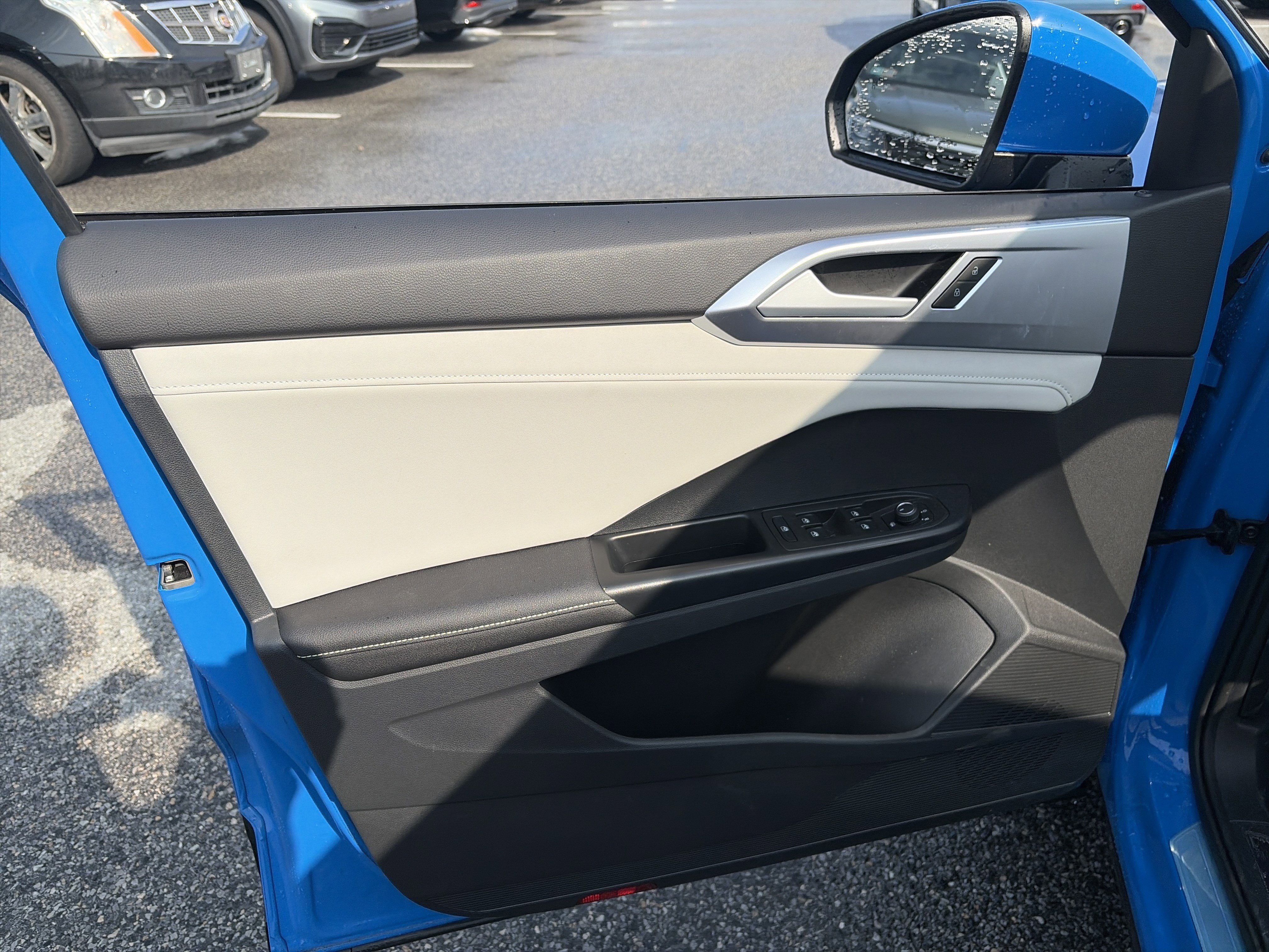 Certified 2025 Volkswagen Taos SE image 8