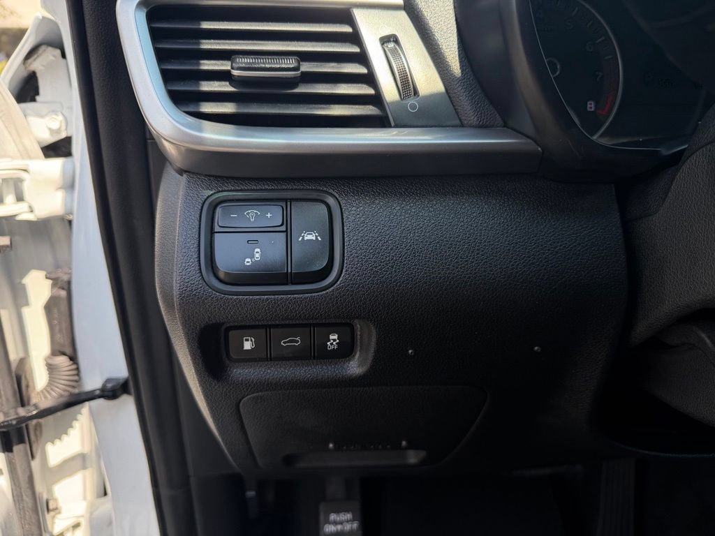 Used 2020 Kia Optima S FWD image 14