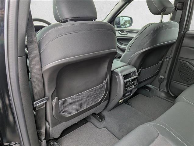 Used 2025 Jeep Grand Cherokee Laredo image 23