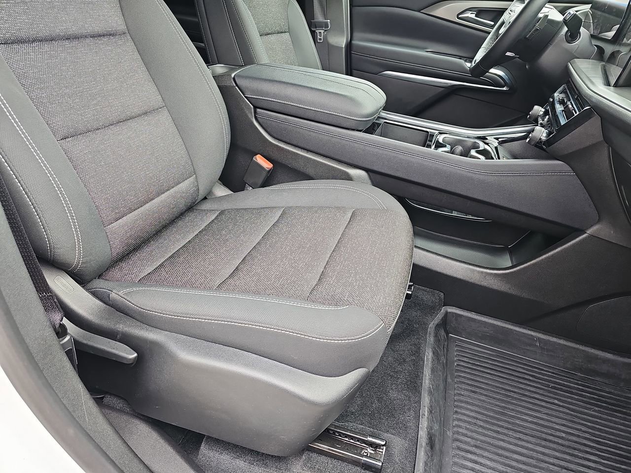 Certified 2025 Chevrolet Traverse LT w/ Sun and Wheel Package image 13