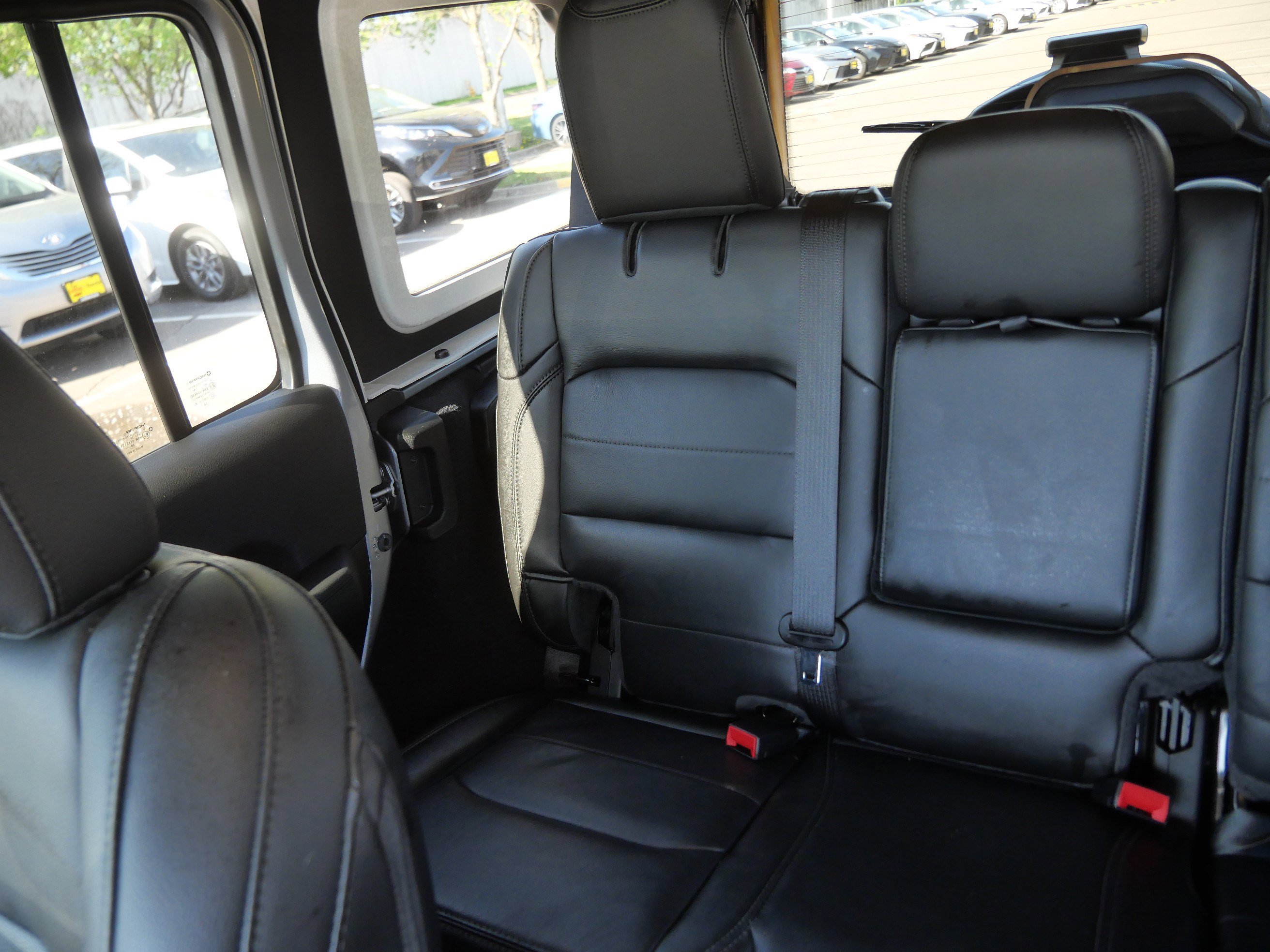 Used 2021 Jeep Wrangler Unlimited Sahara AWD/4WD image 12