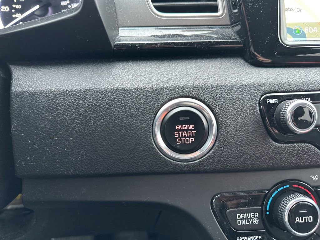 Used 2017 Kia Niro EX image 22