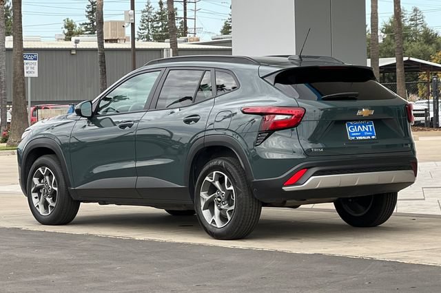 Used 2025 Chevrolet Trax LT FWD image 6