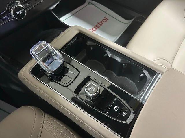 Used 2025 Volvo XC90 B5 Plus AWD/4WD image 24