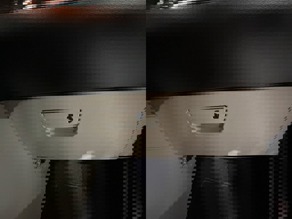 Used 2018 Dodge Grand Caravan SE w/ UConnect Hands-Free Group image 24