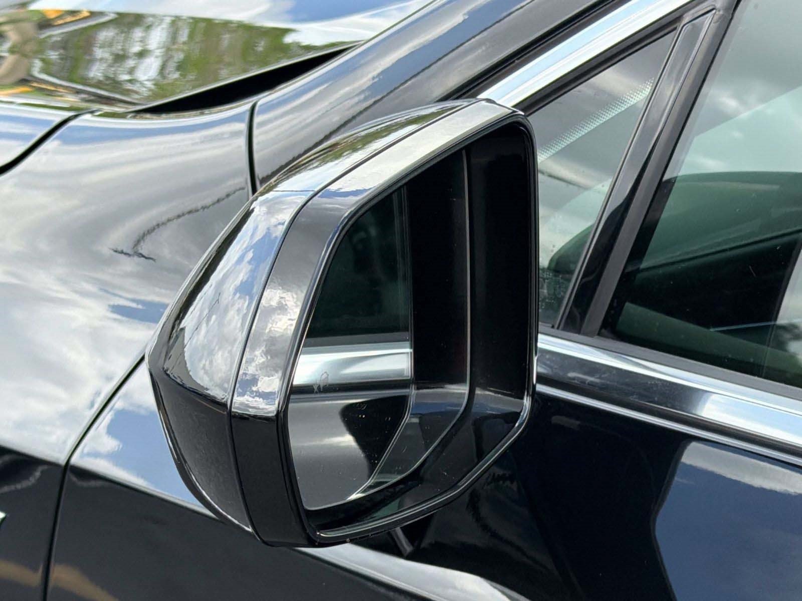 Used 2023 Cadillac XT4 Luxury w/ Cold Weather Package FWD image 27