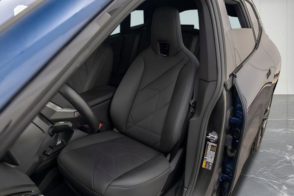 Used 2025 BMW iX M60 image 25