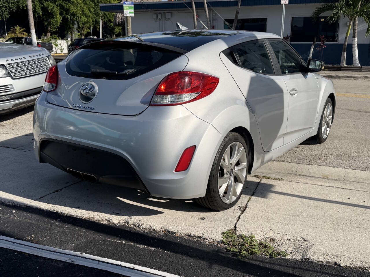 Used 2017 Hyundai Veloster FWD image 6