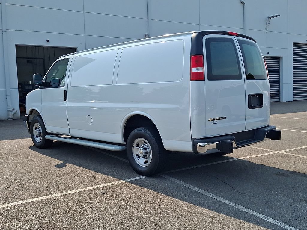 Used 2024 Chevrolet Express 2500 w/ Driver Convenience Package RWD image 7