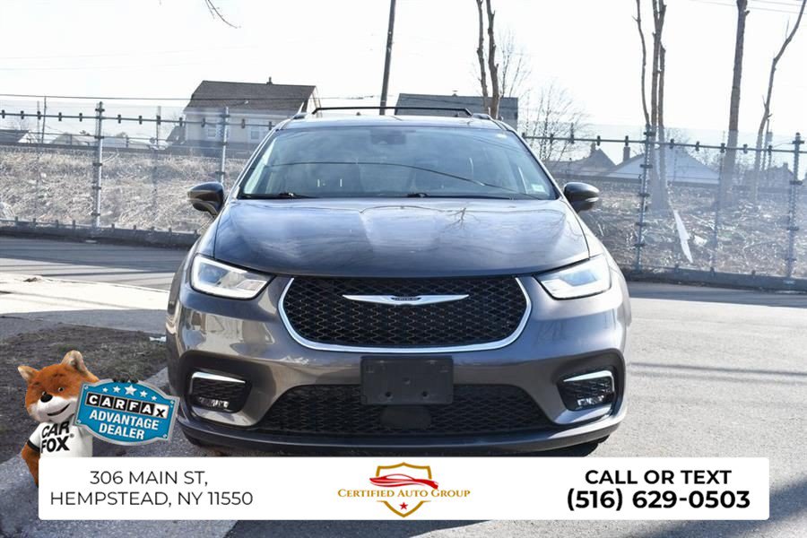 Used 2025 Chrysler Pacifica Select FWD image 3